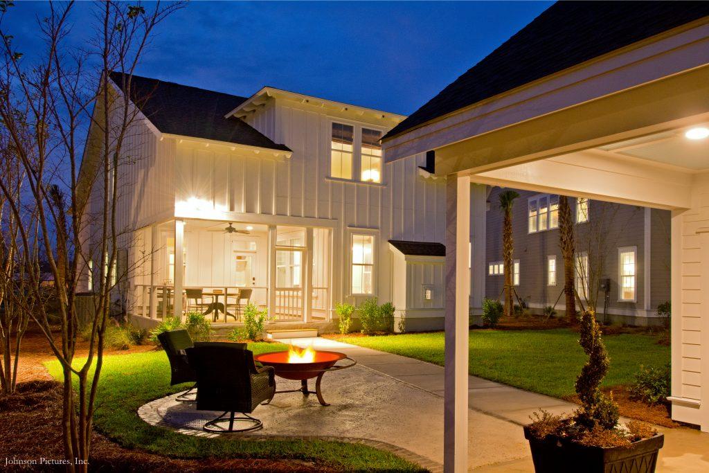 Create a Cozy Fall Outdoor Living Space Perfect for Gatherings