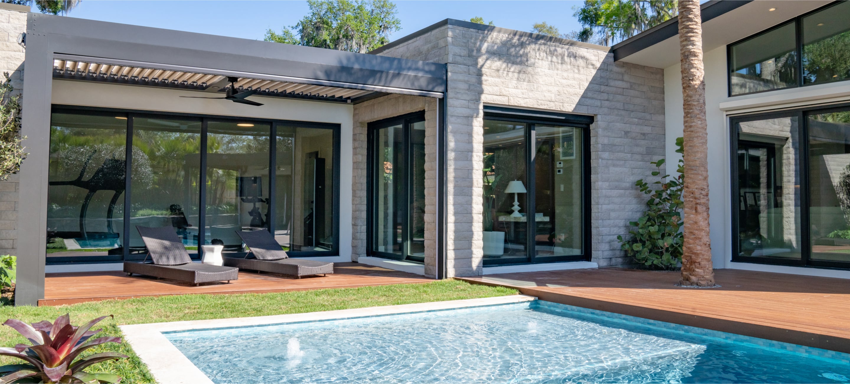 Full width image bar