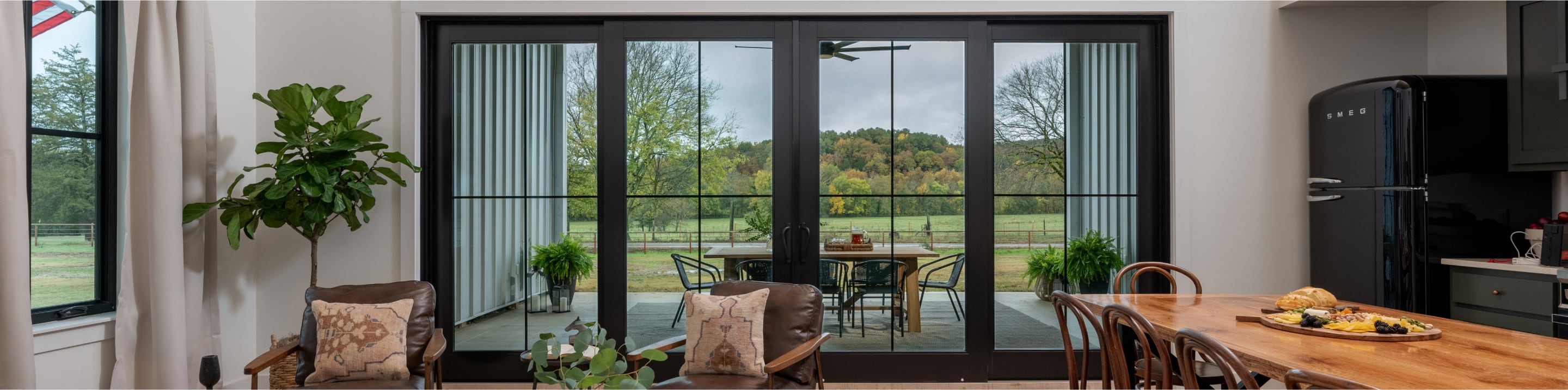 Full width image bar